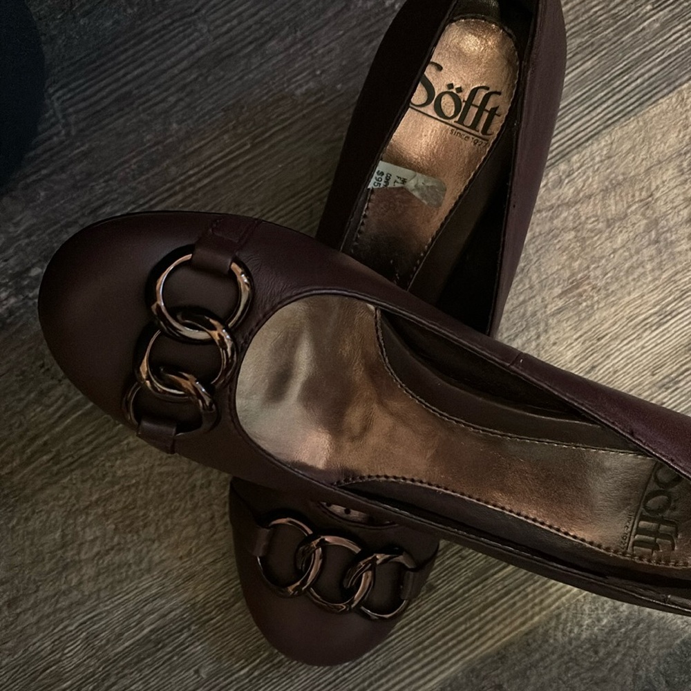 Brown sofft with chain detail new ladies shoe